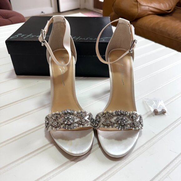 Blue by Betsey Johnson SB Erin Jeweled Ankle Strap Heels Ivory Size 9 - Picture 2 of 7